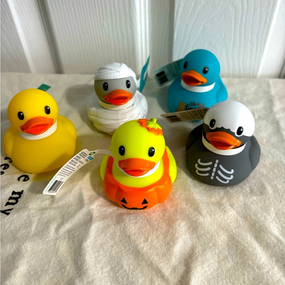 Infantino rubber ducks set of 5 new.